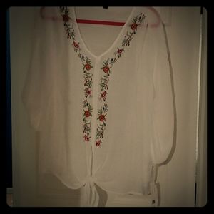 NWT lightweight white top w flower detailing & tie